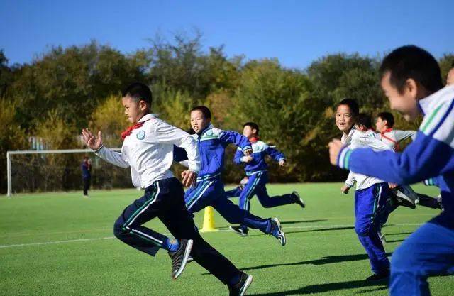 一年级学生体育课如何教？别让娃在操场上放羊